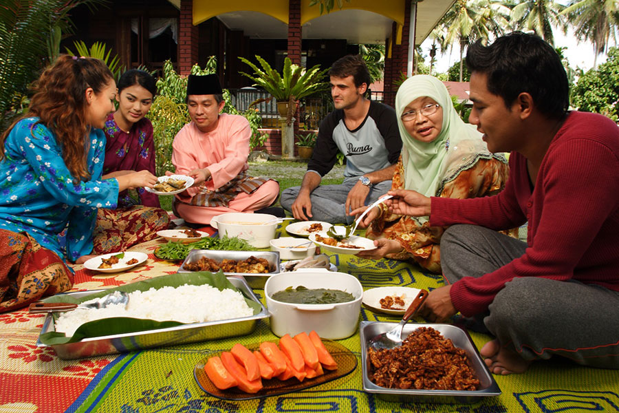 Ứng xử trong ăn uống Du Lịch Malaysia Tự Túc