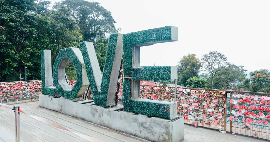 cây cầu Khóa tình yêu